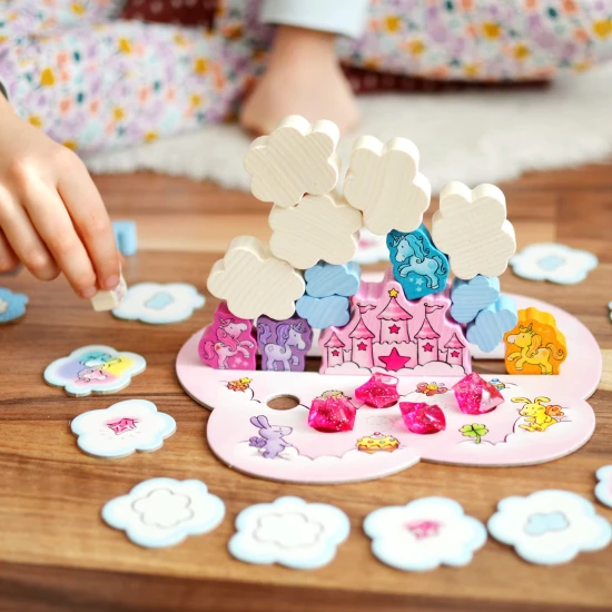 Spiel Einhorn in den Wolken