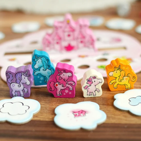 Spiel Einhorn in den Wolken