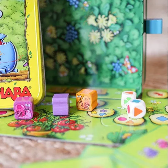 Mit glücklichen Würfelwürfen und cleveren Zügen bringen Sie Ihre Schnecken auf das Siegerpodest, um die meisten Punkte zu erzielen und zu gewinnen!