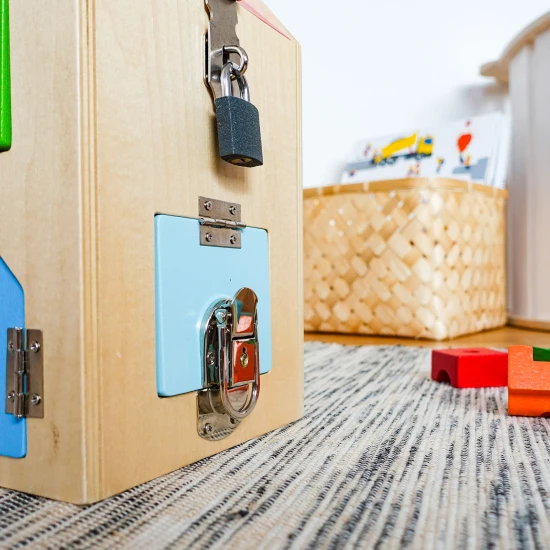 Ein Haus mit Schlössern