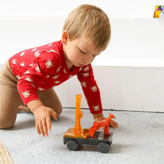 Magnetischer Bausatz mit Waldtierfiguren.