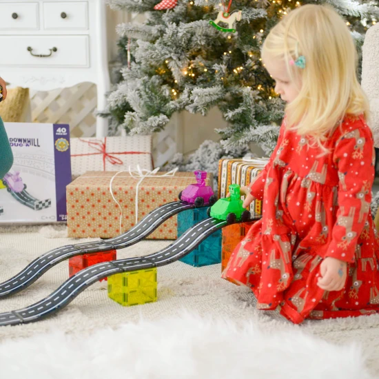 Magnetischer Bausatz Downhill Duo 40-teilig. Ein tolles Geschenk für Kinder, die Autos lieben.