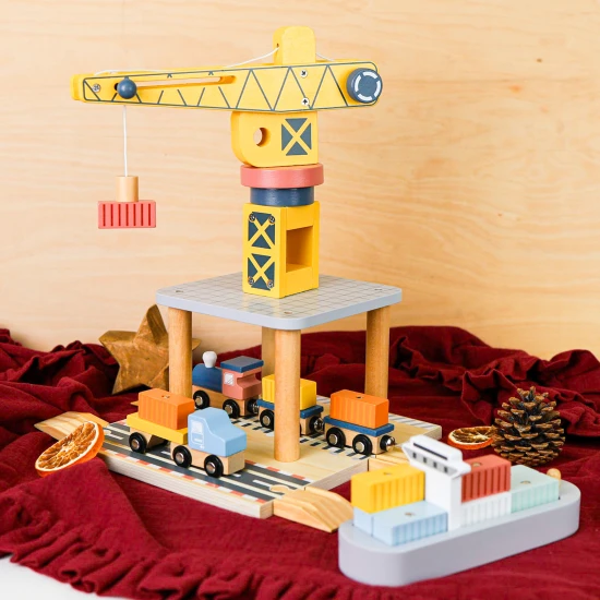 Holzkran für Kinder, Hafen und Eisenbahnstrecke