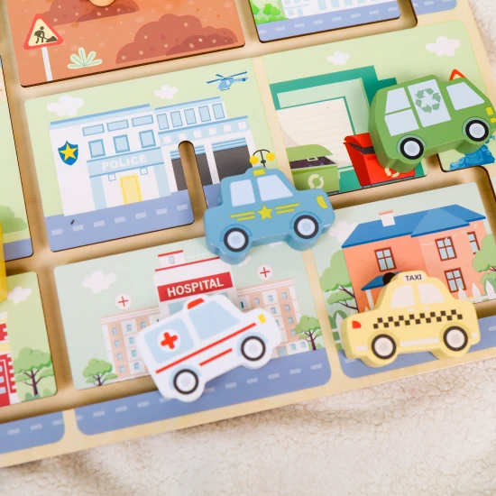 Holzlabyrinth, Labyrinth aus Verkehrsmitteln