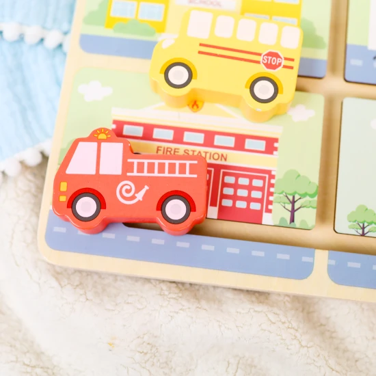 Holzlabyrinth, Labyrinth aus Verkehrsmitteln