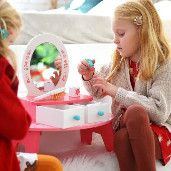 Kosmetiktisch für kleine Schönheiten