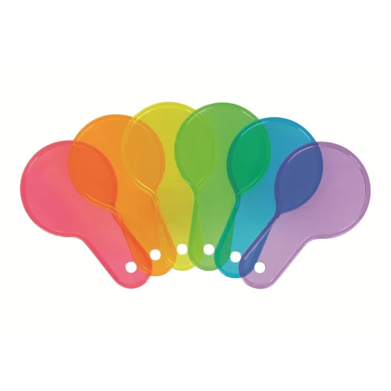 Bunte Kunststoffrutschen in sechs Regenbogenfarben zur Farbentdeckung und Förderung der Sinneswahrnehmung von Kindern.