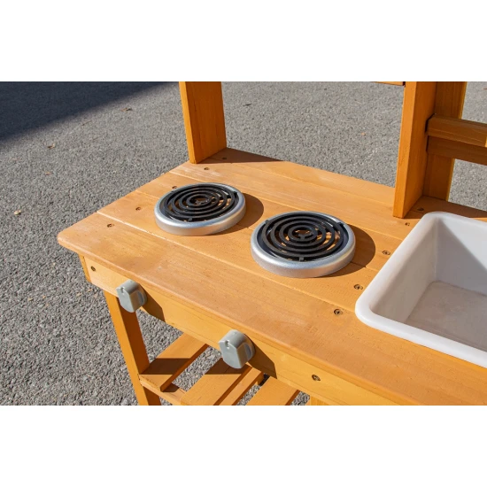 Gartenküche aus Holz mit Spüle