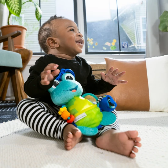 Aktivitätsspielzeug mit C-Ring Schildkröte Neptune’s Sensory Sidekick™ 0M+ Aktivitätsspielzeug mit C-Ring Schildkröte Neptune’s Sensory Sidekick™ 0M+ Baby Einstein 13156-6
