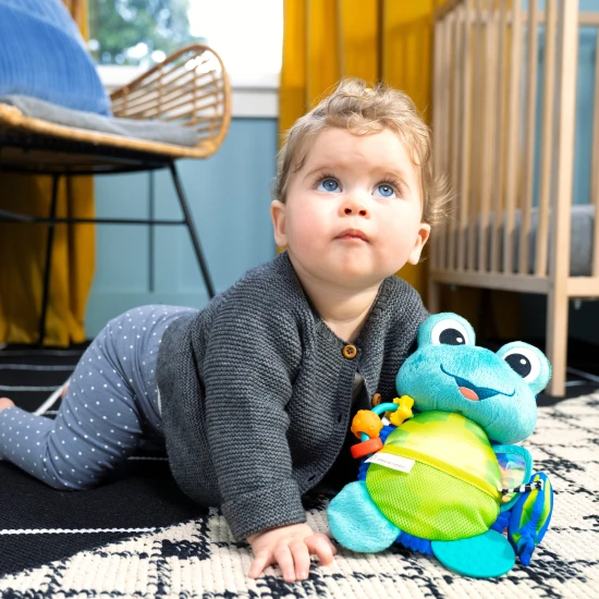 Aktivitätsspielzeug mit C-Ring Schildkröte Neptune’s Sensory Sidekick™ 0M+ Aktivitätsspielzeug mit C-Ring Schildkröte Neptune’s Sensory Sidekick™ 0M+ Baby Einstein 13156-6