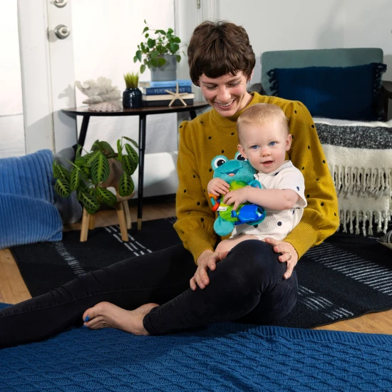 Aktivitätsspielzeug mit C-Ring Schildkröte Neptune’s Sensory Sidekick™ 0M+ Aktivitätsspielzeug mit C-Ring Schildkröte Neptune’s Sensory Sidekick™ 0M+ Baby Einstein 13156-6