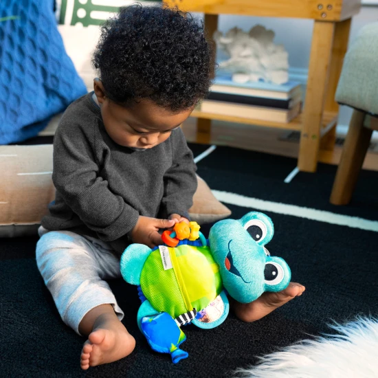 Aktivitätsspielzeug mit C-Ring Schildkröte Neptune’s Sensory Sidekick™ 0M+ Aktivitätsspielzeug mit C-Ring Schildkröte Neptune’s Sensory Sidekick™ 0M+ Baby Einstein 13156-6