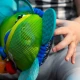 Aktivitätsspielzeug mit C-Ring Schildkröte Neptune’s Sensory Sidekick™ 0M+ Aktivitätsspielzeug mit C-Ring Schildkröte Neptune’s Sensory Sidekick™ 0M+ Baby Einstein 13156-6