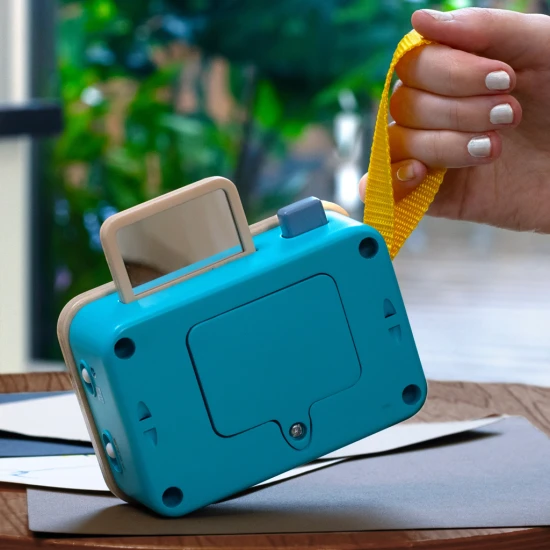 Mit der Baby Einstein Spielzeugkamera ist das Lernen von Farben ein Kinderspiel.