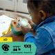 Mit der Baby Einstein Spielzeugkamera ist das Lernen von Farben ein Kinderspiel.