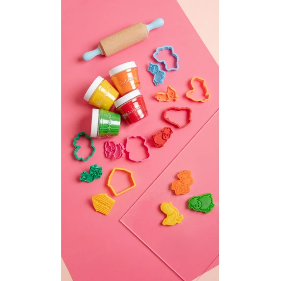 ChildGen Farm Kreativ-Modellierset mit farbiger Knete, Bauernhof-Ausstechern und einem hölzernen Nudelholz