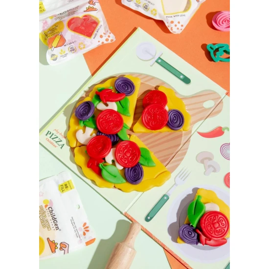 ChildGen Modelovacia sada Pizza - prírodná plastelína s formičkami a hracou podložkou.