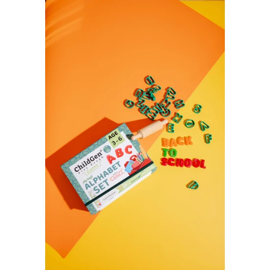 ChildGen Modellierset Alphabet – natürliches Plastilin mit Formen und Spielmatte.