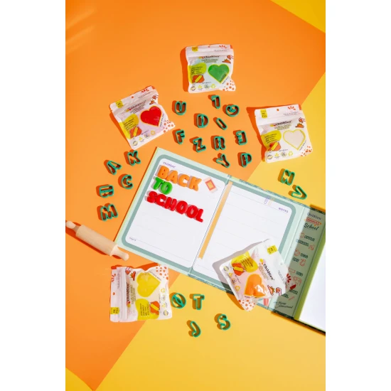 ChildGen Modellierset Alphabet – natürliches Plastilin mit Formen und Spielmatte.