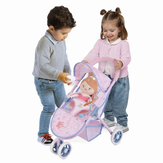 DeCuevas 90251 Sportlicher Dreirad-Kinderwagen für GALA 2023-Puppen, rosa-weißes Design mit Sportelement-Aufdruck und einer kleinen Turnerin, geeignet für Puppen bis zu einer Größe von 46 cm.