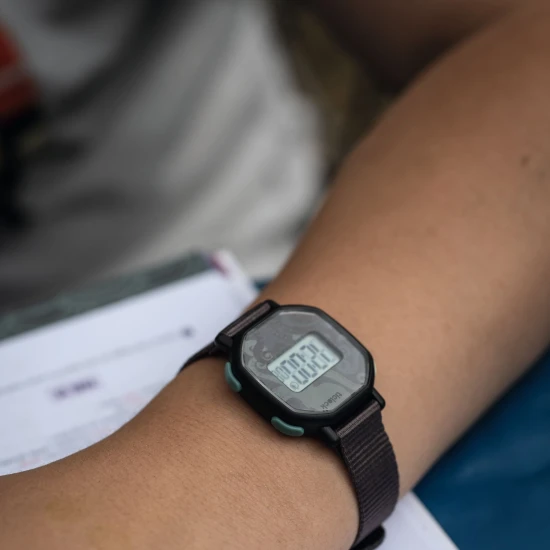 Ticlock Digitalarmbanduhr: Schwarzer Oktopus