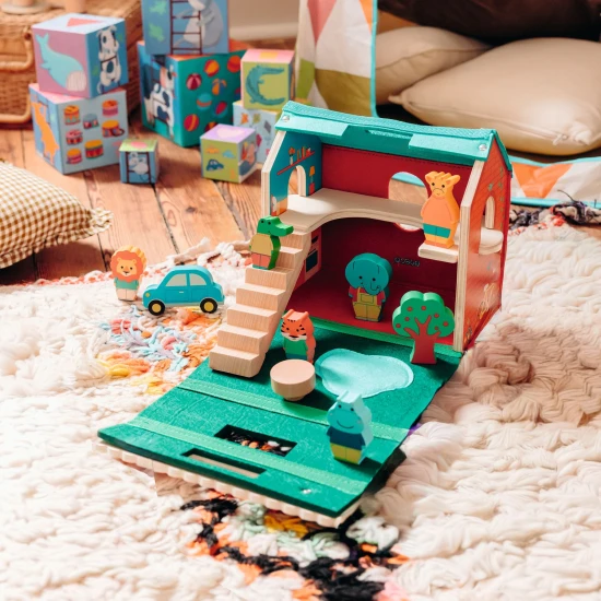 Holzhaus mit Tieren SoftiHouse