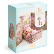 Winzige Figuren in einer Schachtel Rose und Kvetinka