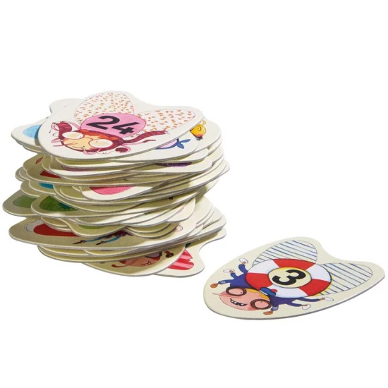 Brettspiel Pác Kleines Einmaleins bis 100 - Kinder lernen das Einmaleins und verbessern ihre Konzentration, während sie ein lustiges Spiel mit Fliegen spielen.