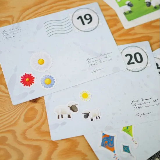 Pigeon Pio von Pigeon Post hat alle Hände voll zu tun (oder eher alle Flügel).