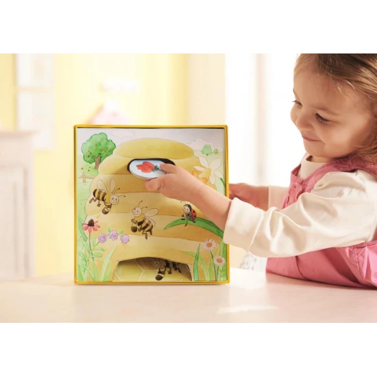 Kinder-Kooperationsspiel Bee Hanka mit einer Holzbiene und bunten Blumen.
