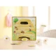 Kinder-Kooperationsspiel Bee Hanka mit einer Holzbiene und bunten Blumen.