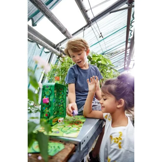 Mit glücklichen Würfelwürfen und cleveren Zügen bringen Sie Ihre Schnecken auf das Siegerpodest, um die meisten Punkte zu erzielen und zu gewinnen!