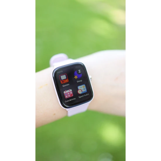 Lilafarbene Kiddoboo-Smartwatch für Kinder in Lilac mit Überwachung verschiedener täglicher Aktivitäten, Farbdisplay und bequemem Armband.