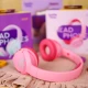 Kabellose Kinderkopfhörer Kiddoboo Flamingo Pink mit LED-Licht und hochwertigem Sound – sichere und stylische Kopfhörer für Kinder ab 6 Jahren.