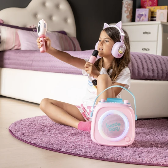 Kiddoboo Delulu Lavender kabellose Kinderkopfhörer mit LED-Licht und Katzenohren – sichere und stylische Kopfhörer für Kinder ab 7 Jahren.