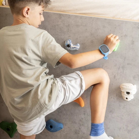 Kiddoboo x Lagenio WatchMe 4G Kinder-Smartwatch in Blau-Schwarz mit Display, Kamera und SOS-Funktion – ein sicheres und spielerisches Accessoire für Kinder.