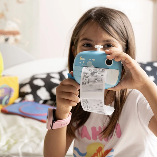 Kiddoboo FotoFun 2 Space Blue Kinderkamera - blaue Sofortbildkamera für Kinder mit Sofortdruck, Farbmarkierungen und lustigen Fotorahmen.