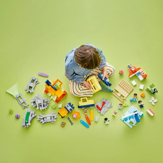 LEGO DUPLO Großer interaktiver Gemeinschaftszug mit Figuren und Aktionssteinen