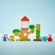 LEGO® DUPLO® Peppa Pig – Garten und Baumhaus mit Peppa und Tom, die den Garten erkunden.