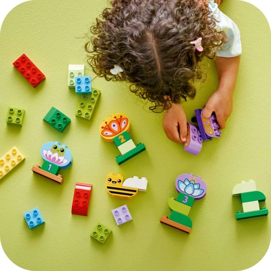 LEGO Kreativgarten mit Blumen, Bienen, Schmetterlingen und einem Frosch – ein farbenfrohes Bauset für Kleinkinder