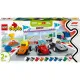 LEGO® DUPLO® F1® Rennwagen und Fahrer: Bausatz mit Fahrzeugen, Fahrern und Kranmodell.