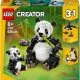LEGO CREATOR Wilde Tiere: Pandafamilie – ein Panda mit Jungem im Dschungel und verschiedene umbaubare Tiermodelle.
