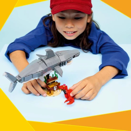 LEGO CREATOR 31381 Wilder Hai und Schatztruhe