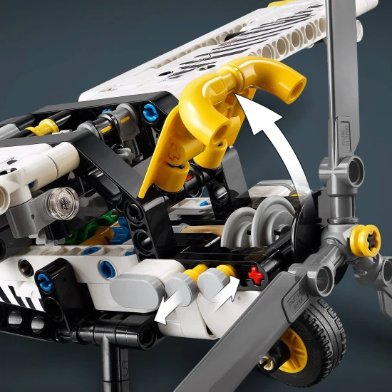 LEGO® Technic 42198 Flugzeug in die Ferne – Modell mit rotierendem Propeller und Zebra.