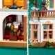 LEGO Friends Ein stilvolles Hotel in einem Schloss im französischen Design, eine Luxussuite mit freistehender Badewanne, ein Wintergarten, eine Rezeption und ein geheimnisvoller Dachboden voller historischer Artefakte.
