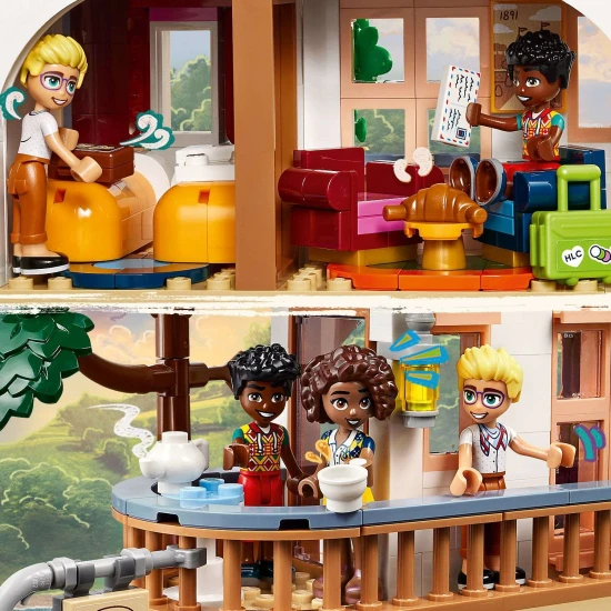LEGO Friends Ein stilvolles Hotel in einem Schloss im französischen Design, eine Luxussuite mit freistehender Badewanne, ein Wintergarten, eine Rezeption und ein geheimnisvoller Dachboden voller historischer Artefakte.