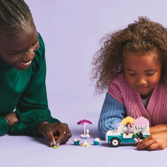 LEGO® Friends 42644 Eiswagen – Spielzeug für Kinder mit Minipuppen, einem Häschen und Eiszubehör.