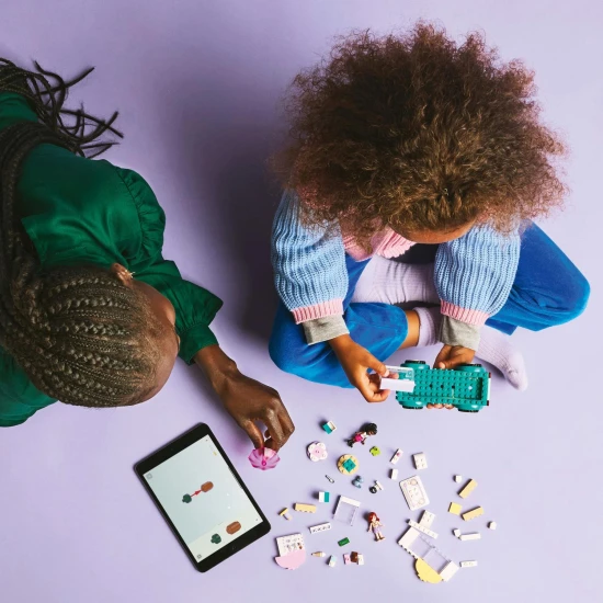 LEGO® Friends 42644 Eiswagen – Spielzeug für Kinder mit Minipuppen, einem Häschen und Eiszubehör.