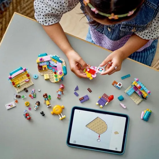 LEGO® Friends 42649 Heartlake Süßwarenladen mit 3 Figuren und lustigem Spielzubehör.