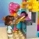 LEGO® Friends 42649 Heartlake Süßwarenladen mit 3 Figuren und lustigem Spielzubehör.